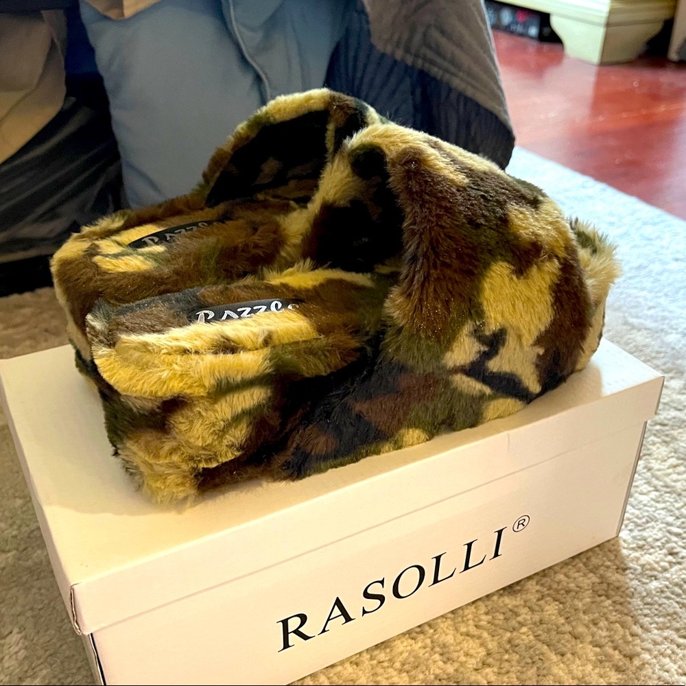 New Camo print fuzzy platform slides